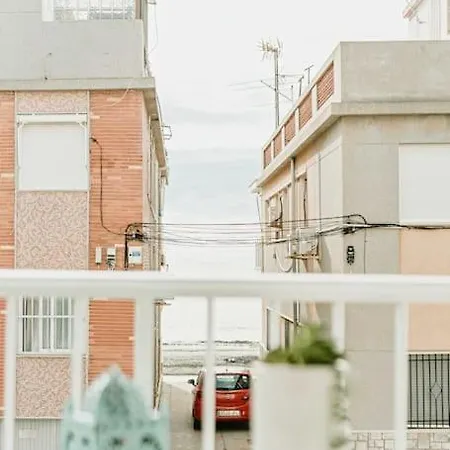 Frente Al Mar, Familiar Y Acogedor.
